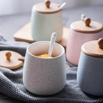 Japanese Ceramic Seasoning Pot – Minimalist Spice Jar for Modern Kitchens